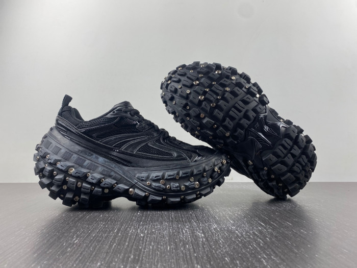 BALCIA DEFENDER SNEAKER