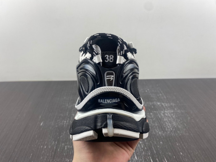 BALCIA RUNNER SNEAKER