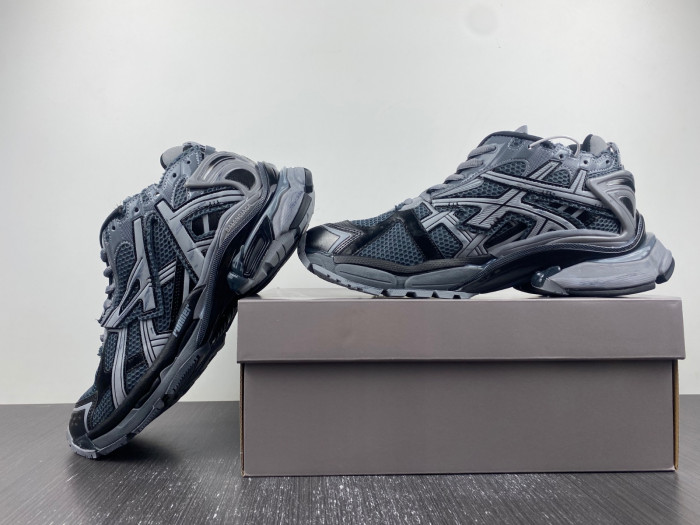 BALCIA RUNNER SNEAKER