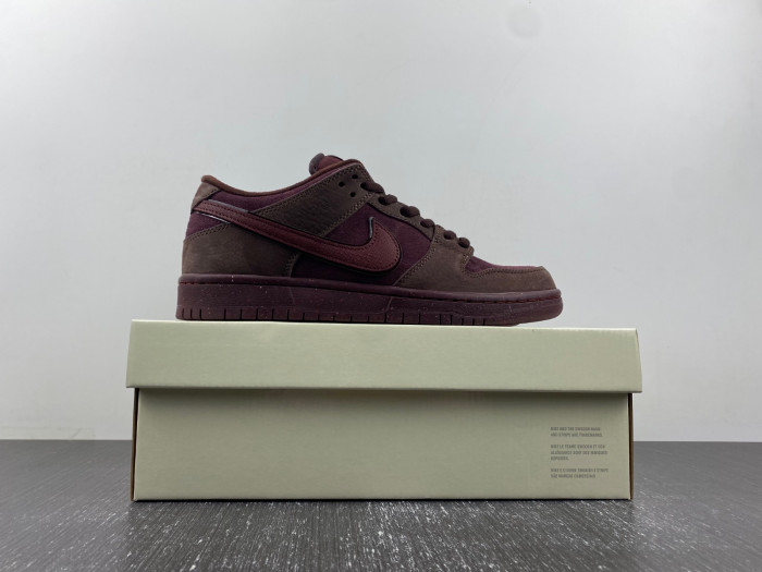 Nike SB Dunk Low "Valentine