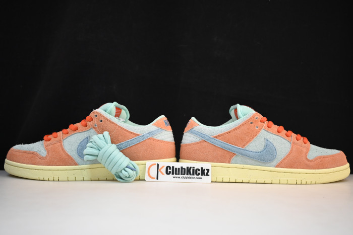 Nike SB Dunk Low 