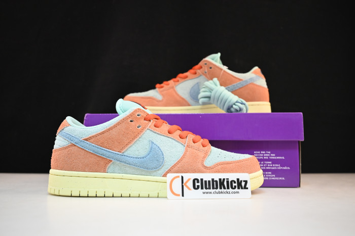 Nike SB Dunk Low 