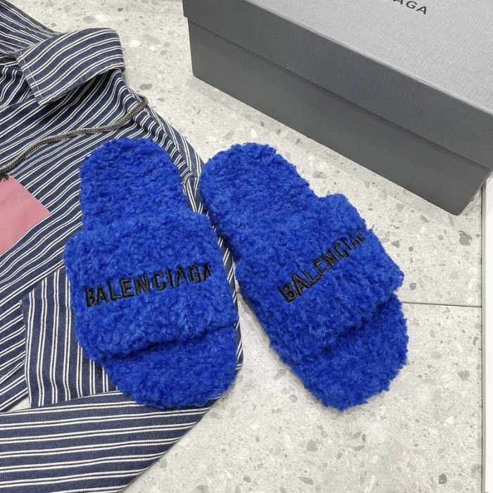 BALCIA FURRY SLIDES