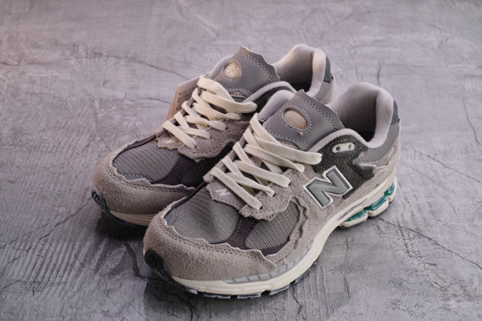 New Balance 2002R 